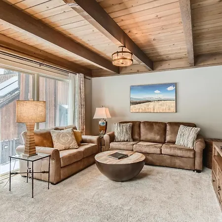 Spacious Mill Run 3 Townhouse